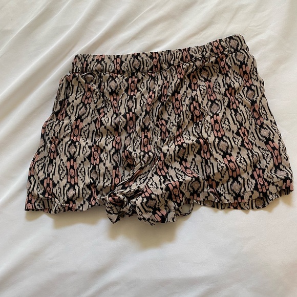 Brandy Melville Printed Shorts OS - Picture 3 of 3